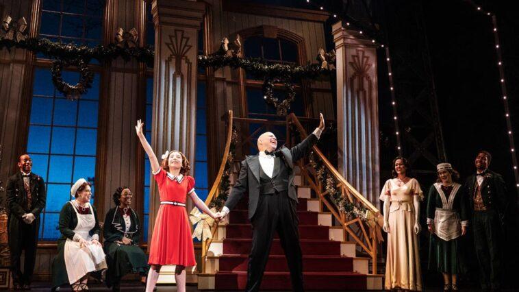Ellie-Pulsifer-and-Christopher-Swan-in-the-2022-company-of-ANNIE
